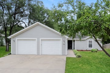 7303 Oak St Pleasant Valley, MO 64068